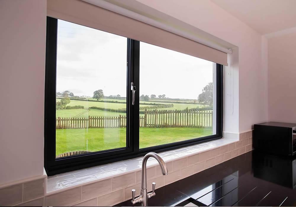 Alitherm 300 window profile showing the thermal barrier