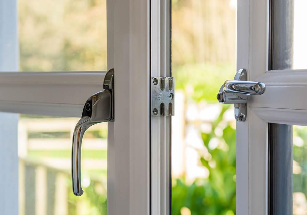 Multi-point locking mechanism on a uPVC window