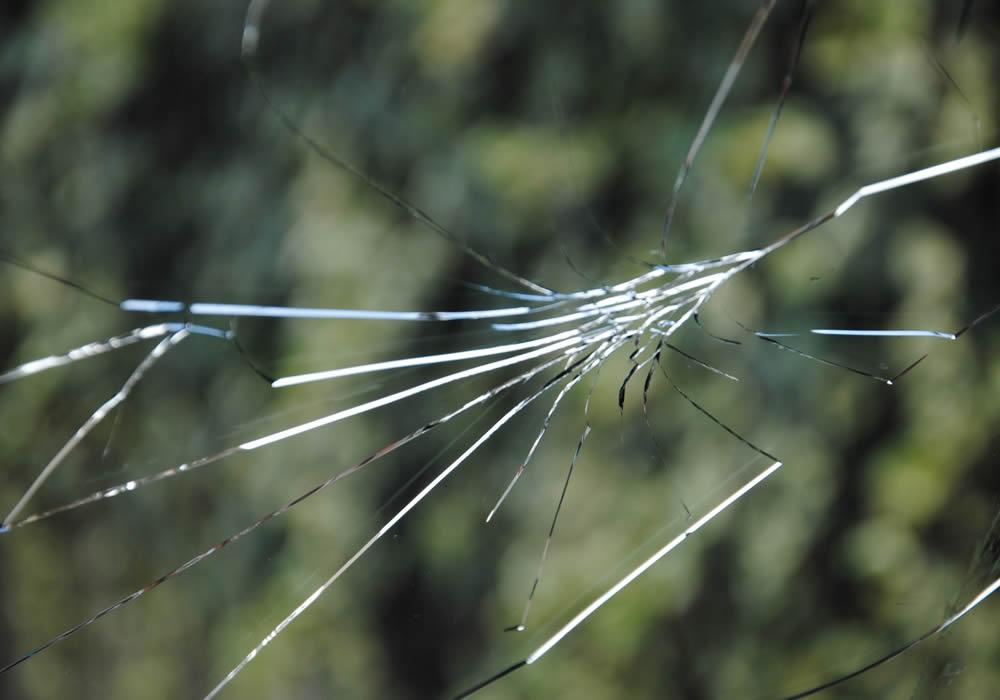 Glazier fitting a replacement sealed glass unit