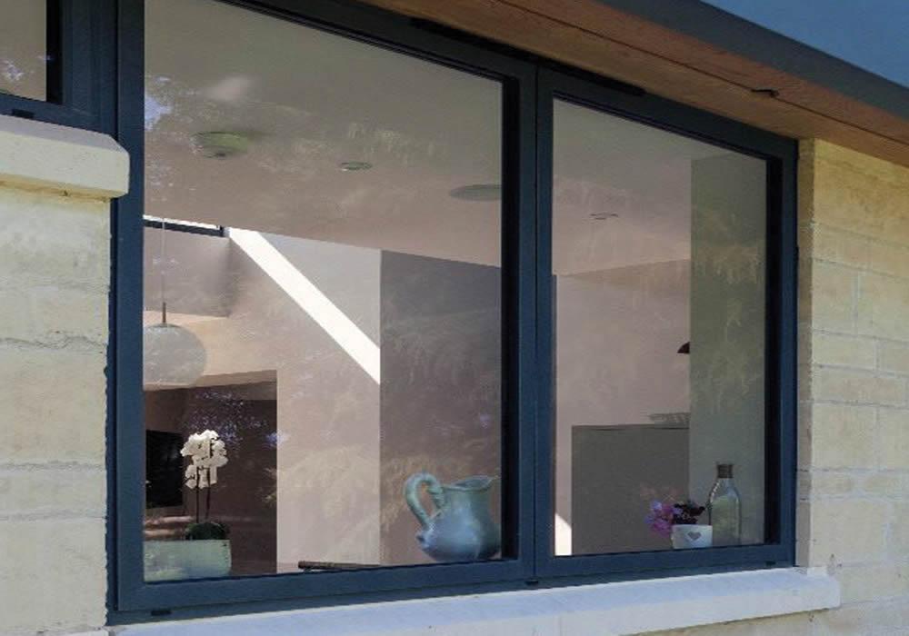 Alitherm 300 aluminium windows on a modern building